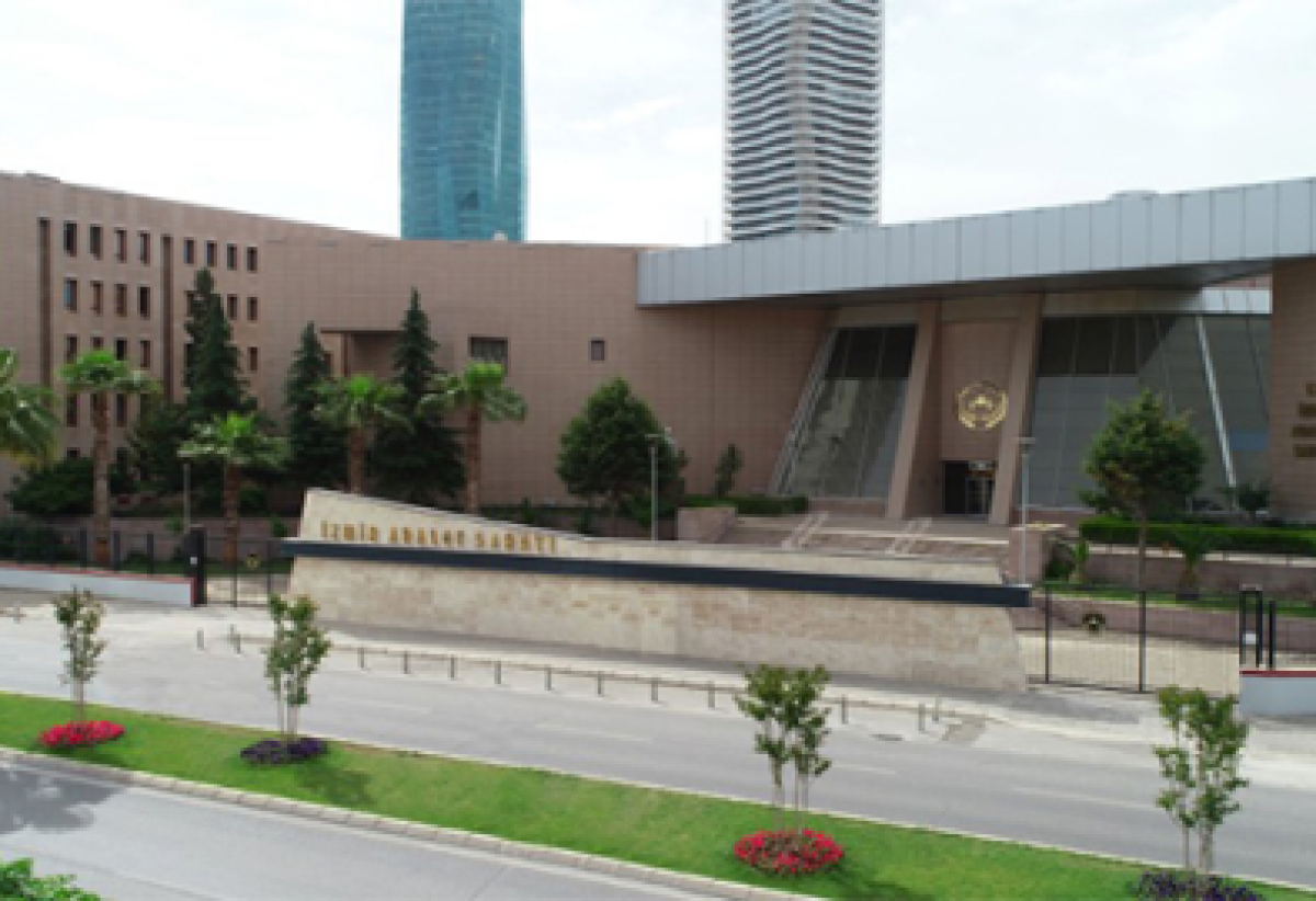 İzmir Adliye Binası
